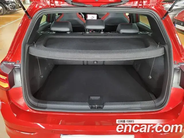 Volkswagen Golf 2023 — Photo 6/20