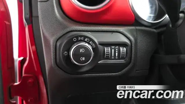 Jeep Wrangler 2019 — Şəkil 13/20