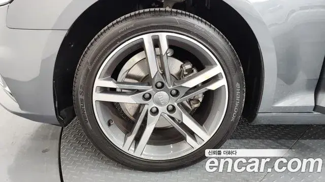 Audi A4 2019 — ფოტო 34/38