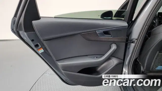 Audi A4 2019 — ფოტო 30/38