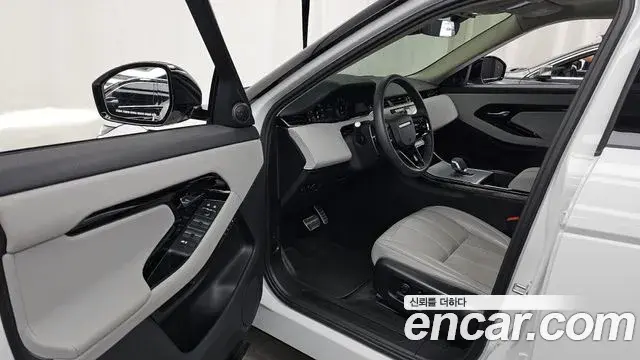 Land Rover Range Rover Evoque 2024 — Photo 13/33