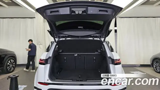Land Rover Range Rover Evoque 2024 — Photo 17/33