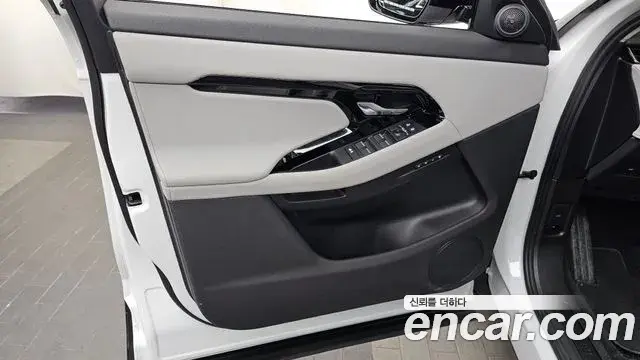 Land Rover Range Rover Evoque 2024 — Photo 21/33