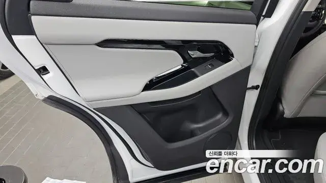 Land Rover Range Rover Evoque 2024 — Photo 2/33