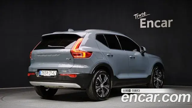 Volvo XC40 2021 — Фото 2/20