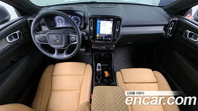 Volvo XC40 2021 — Фото 7/20