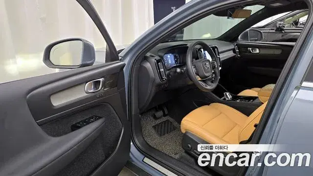 Volvo XC40 2021 — Фото 10/20