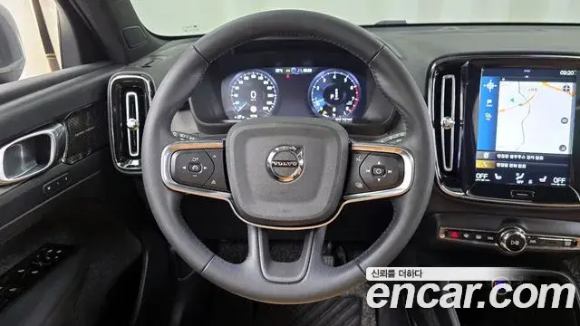 Volvo XC40 2021 — Фото 13/20