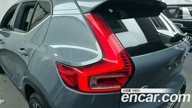 Volvo XC40 2021 — Şəkil 23/34