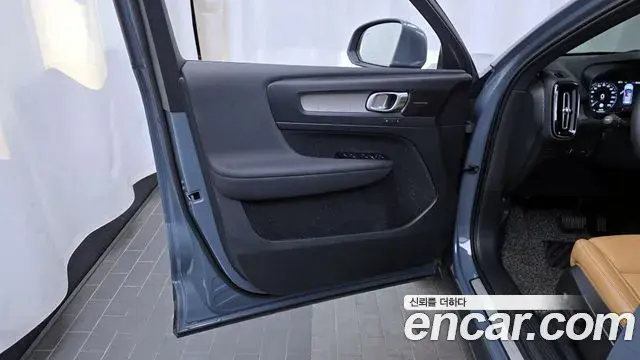 Volvo XC40 2021 — Şəkil 24/34