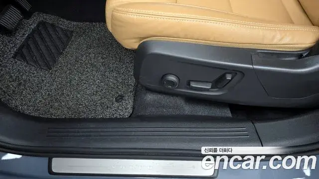 Volvo XC40 2021 — Şəkil 12/34