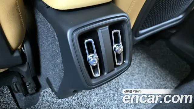 Volvo XC40 2021 — Şəkil 15/34