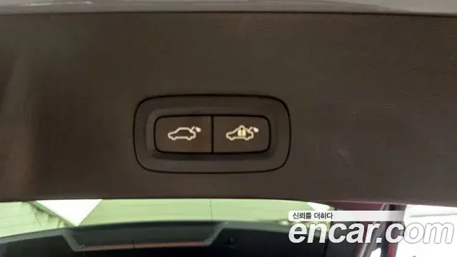 Volvo XC40 2021 — Şəkil 17/34