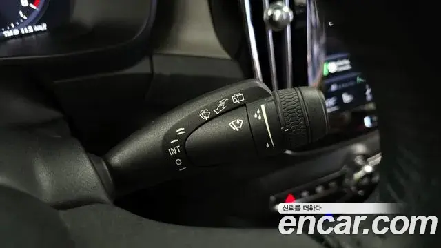 Volvo XC40 2021 — Şəkil 14/34
