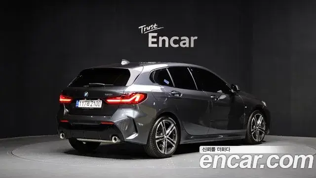 BMW 1 Series 2021 — Şəkil 33/34