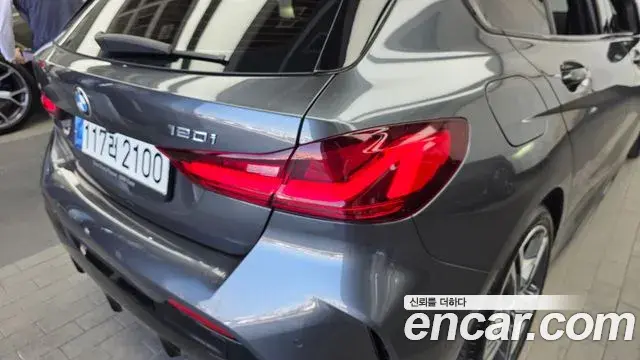 BMW 1 Series 2021 — Şəkil 22/34