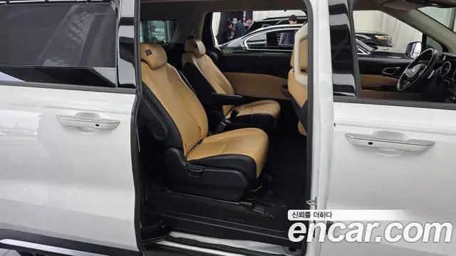 Kia Carnival 2021 — Фото 12/20