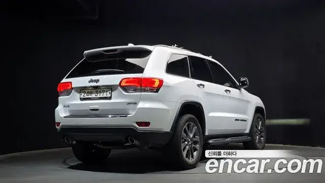 Jeep Grand Cherokee 2018 — Photo 8/30