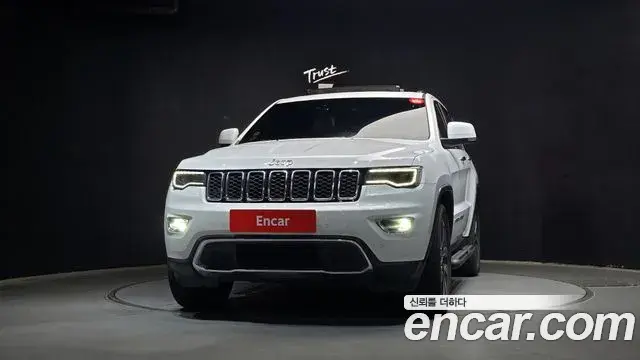 Jeep Grand Cherokee 2018 — Photo 27/30