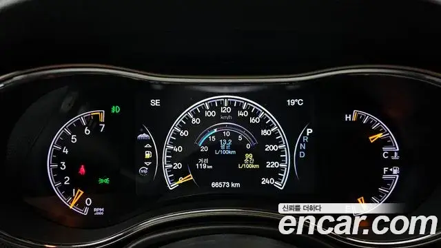 Jeep Grand Cherokee 2018 — Photo 29/30