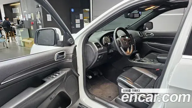 Jeep Grand Cherokee 2018 — Photo 11/30