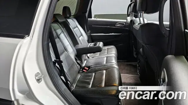 Jeep Grand Cherokee 2018 — Photo 24/30