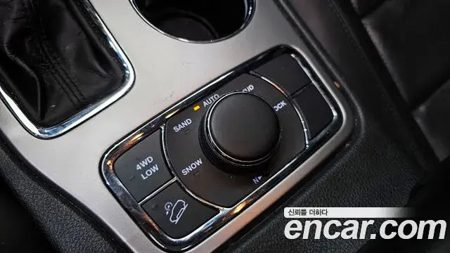 Jeep Grand Cherokee 2018 — Photo 19/30