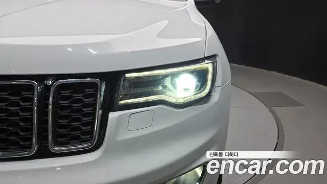 Jeep Grand Cherokee 2018 — Photo 20/30