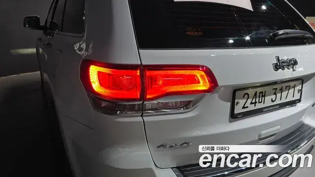 Jeep Grand Cherokee 2018 — Photo 22/30