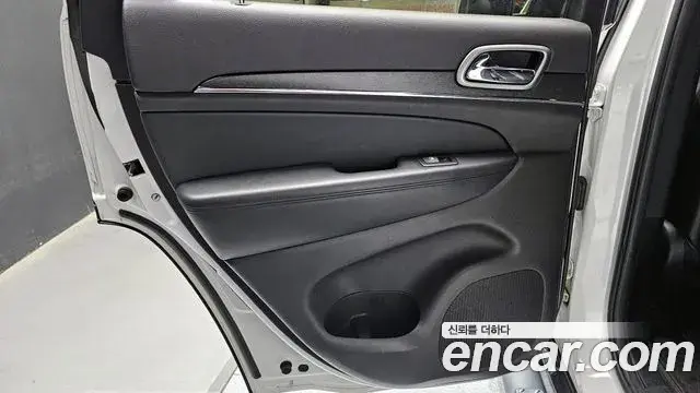 Jeep Grand Cherokee 2018 — Photo 12/30