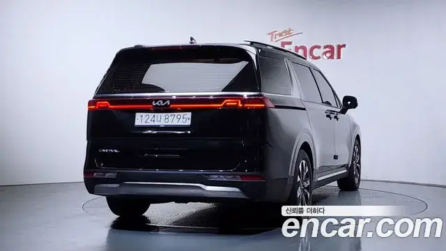 Kia Carnival 2021 — ფოტო 14/20