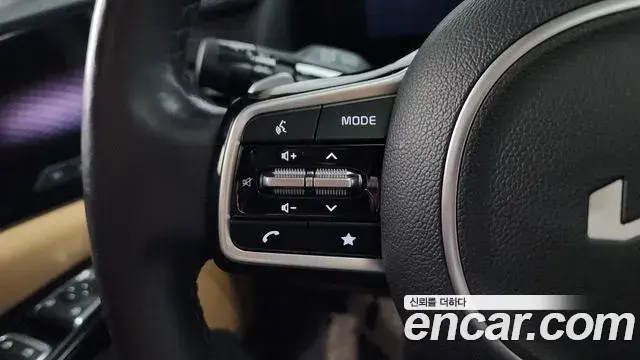 Kia Carnival 2021 — ფოტო 10/20