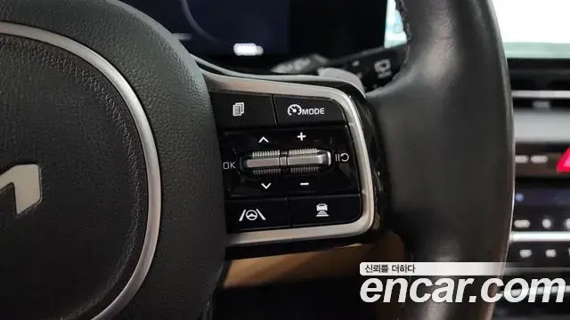 Kia Carnival 2021 — ფოტო 16/20