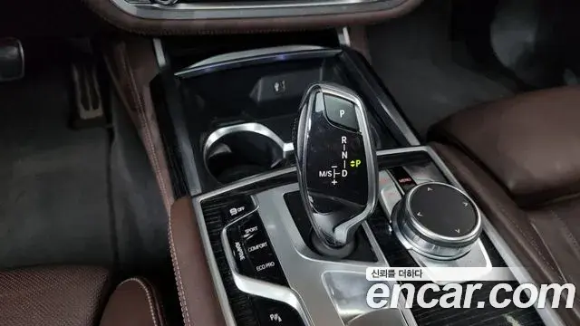 BMW 7 Series 2018 — ფოტო 6/43