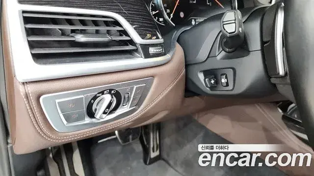 BMW 7 Series 2018 — ფოტო 18/43