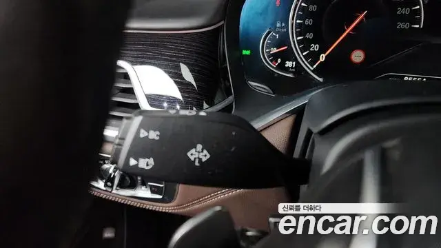 BMW 7 Series 2018 — ფოტო 20/43