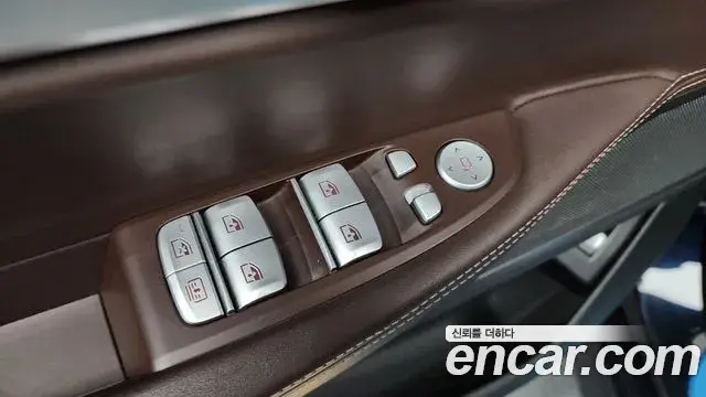 BMW 7 Series 2018 — ფოტო 36/43