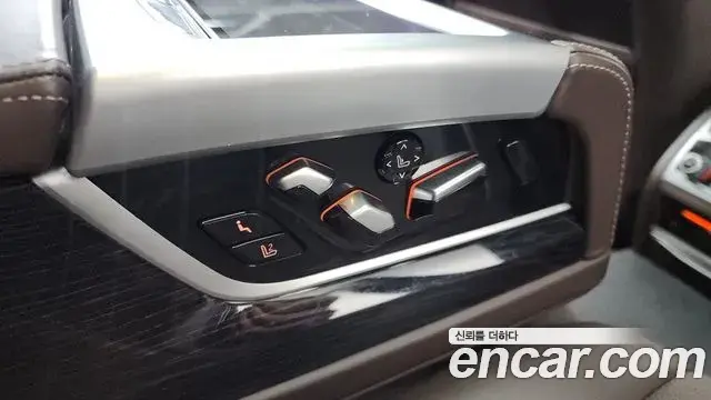 BMW 7 Series 2018 — ფოტო 29/43