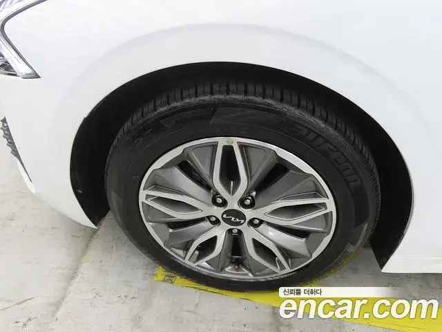 Kia K5 2022 — Şəkil 18/20