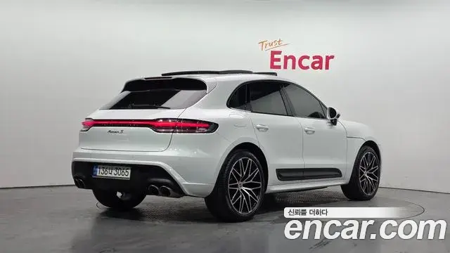 Porsche Macan 2023 — ფოტო 2/32