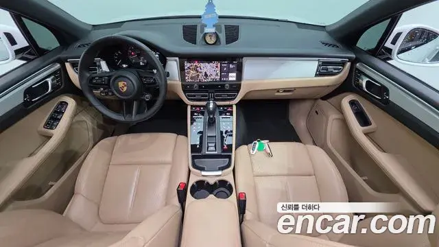 Porsche Macan 2023 — ფოტო 17/32