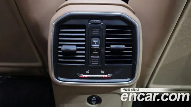 Porsche Macan 2023 — ფოტო 30/32