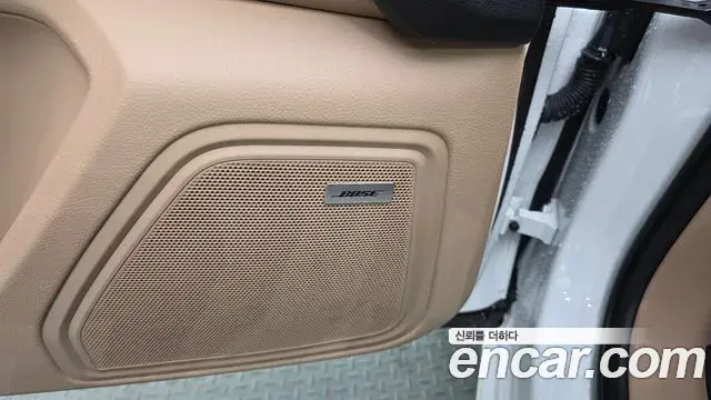 Porsche Macan 2023 — ფოტო 11/32