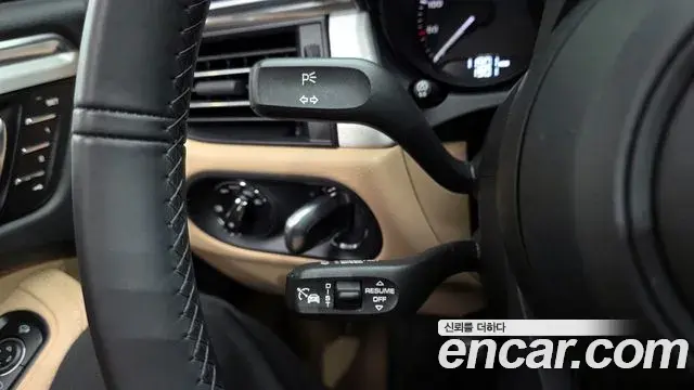 Porsche Macan 2023 — ფოტო 4/32