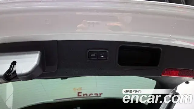 Porsche Macan 2023 — ფოტო 32/32