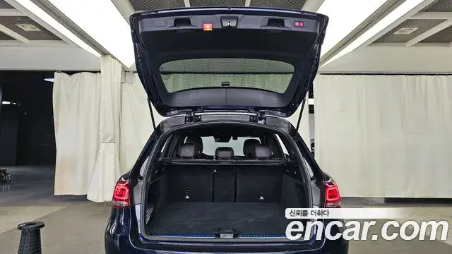 Mercedes-Benz GLC-Class 2020 — Şəkil 34/35
