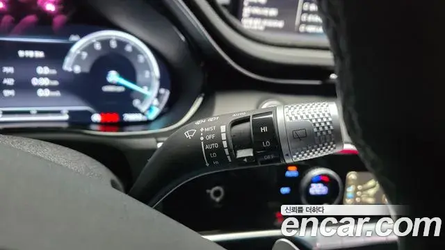 Genesis GV70 2022 — Photo 28/33
