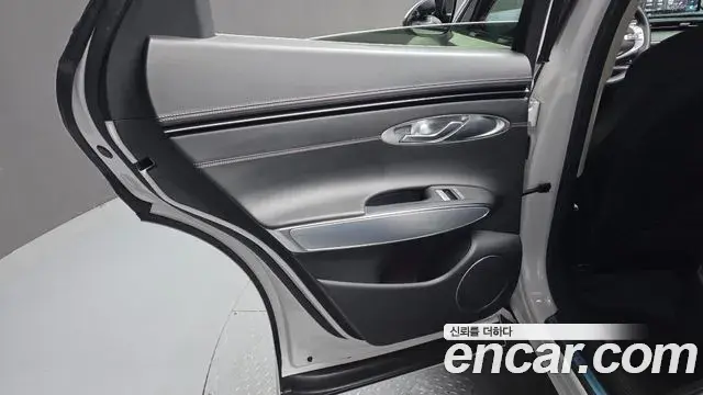 Genesis GV70 2022 — Photo 20/33