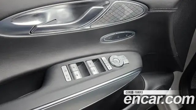 Genesis GV70 2022 — Photo 25/33