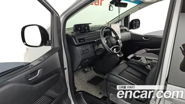 Hyundai Staria 2023 — Photo 13/31